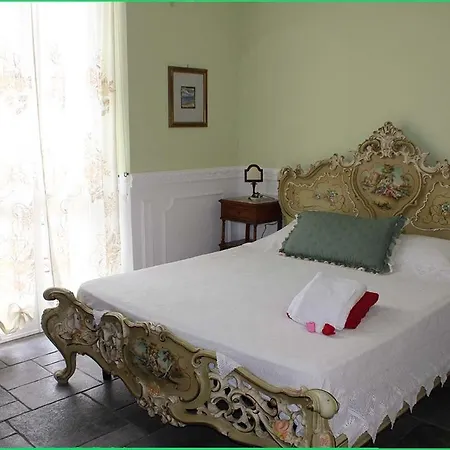 Sopranos Bed & Breakfast *